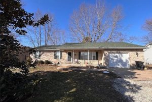 Ranch home for sale in Cuba Missouri located at 702 Shenandoah Avenue with brick exterior and attached garage