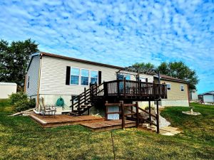 Lake Thunderhead home for sale near Unionville Missouri with backyard deck and outdoor living space