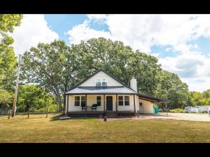 Remodeled Crawford County Missouri farmhouse for sale in Steelville with front porch and country setting