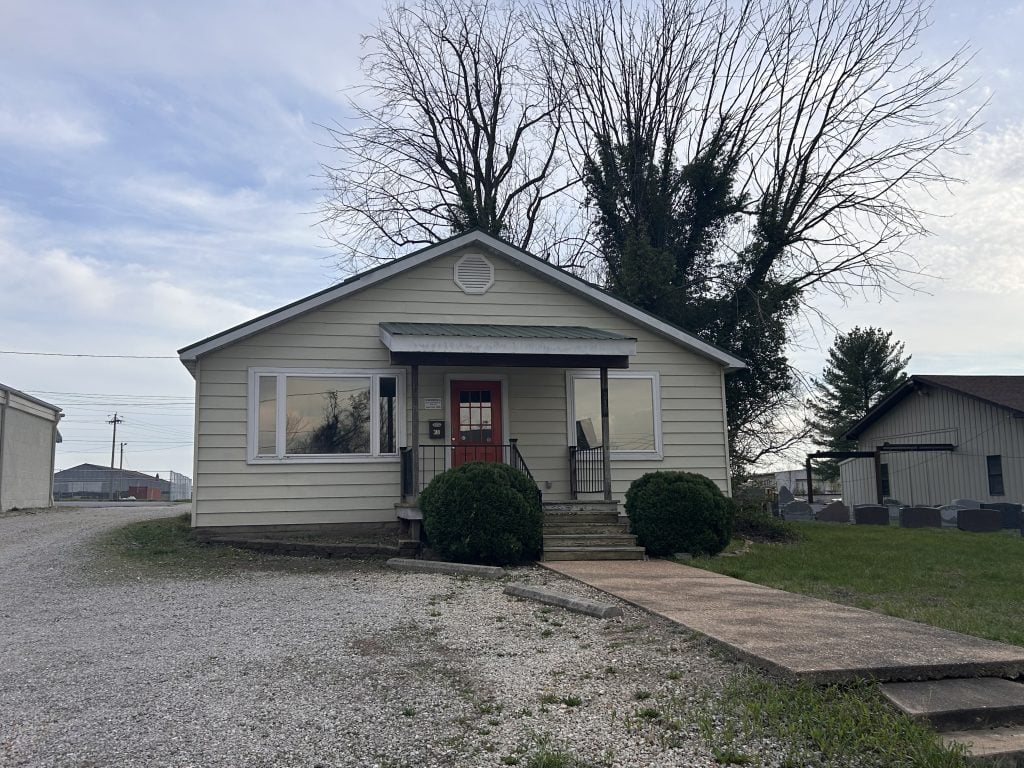 Cuba Missouri commercial property for sale building front view on Route 66 with office or retail potential